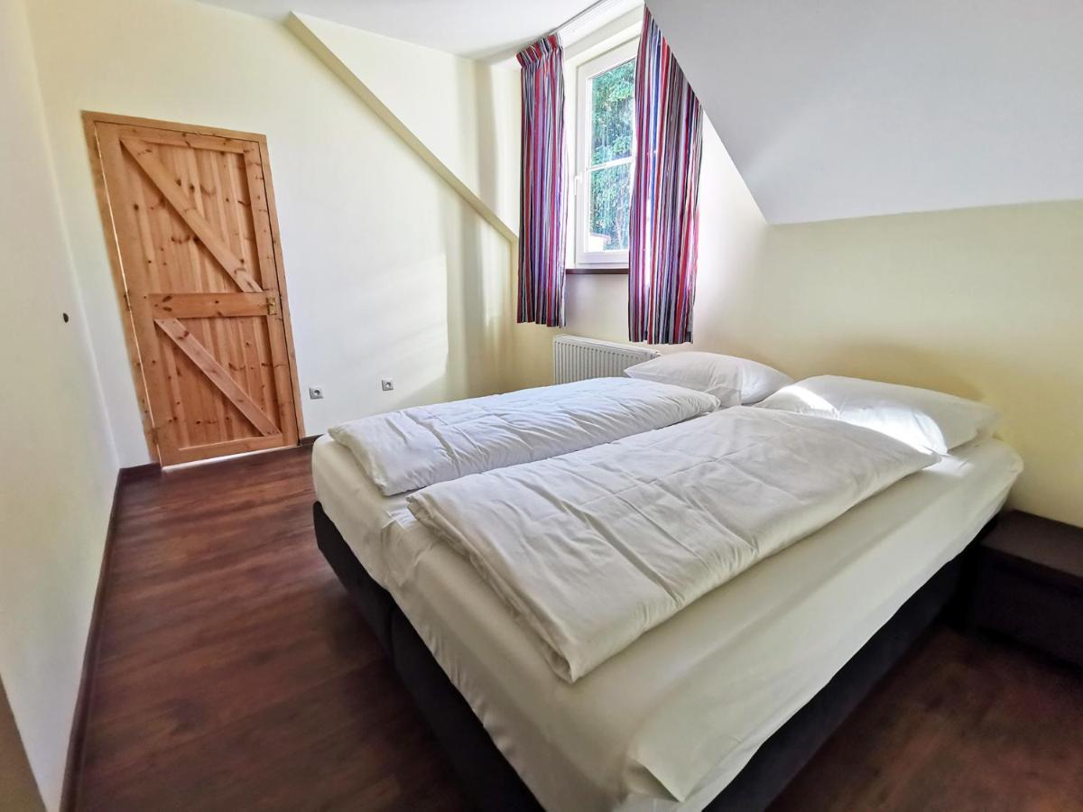 Bed and Breakfast Jagnienawinie Мєндзибродзє-Живєцьке Екстер'єр фото